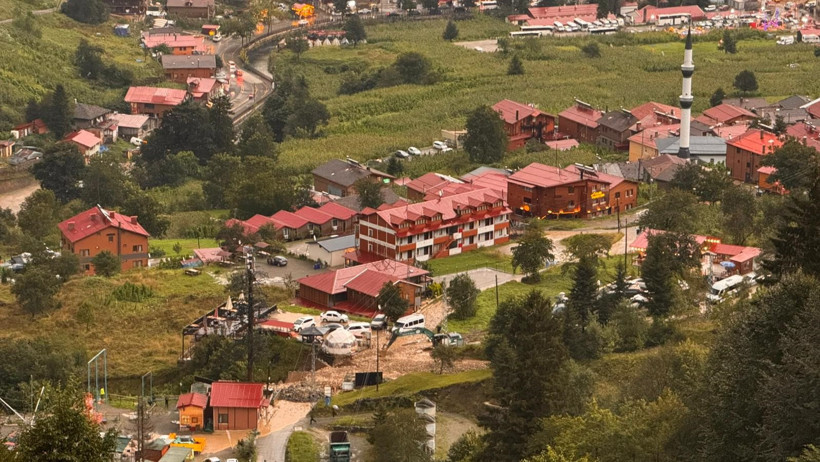 Uzungöl’de ikinci taşkın: Turistler mahsur kaldı - Resim : 1