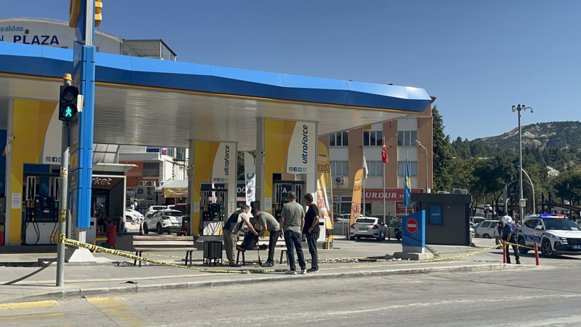 Bomba uzmanları devreye girdi: Valizin içinden çıkan detaylar - Resim : 1