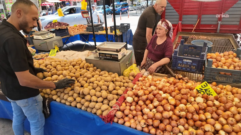 Esnaf gramla satıyor, vatandaş akşamı bekliyor: Pazarlarda ürün bol, cepler boş - Resim : 3
