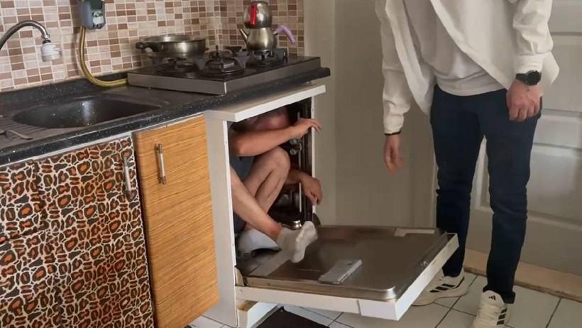 31 yıldır aranan şahıs bulaşık makinesinin içinden çıktı - Resim : 1