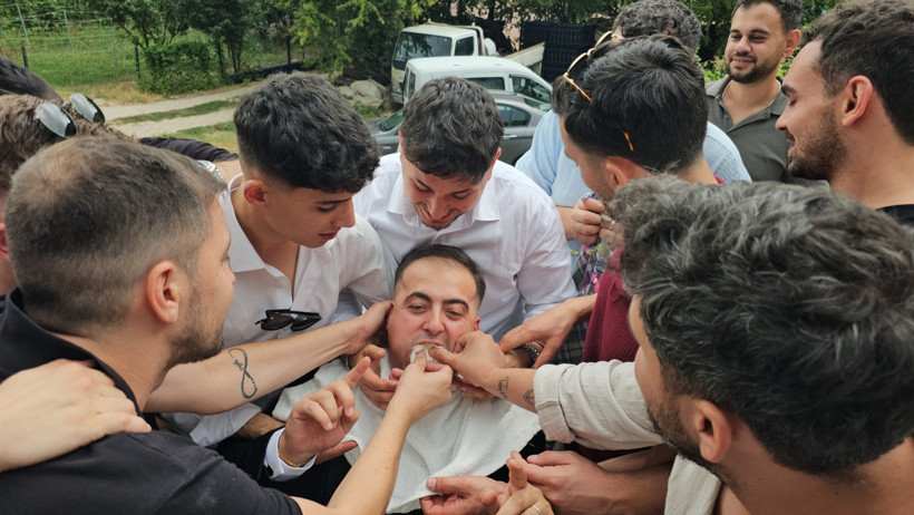 Bursa’da düğün geleneği şaşırttı: 200 metrelik yol 4 saatte geçildi - Resim : 3