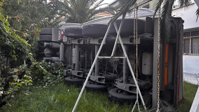 Düzce'de feci kaza: 4 ölü 8 yaralı - Resim : 1