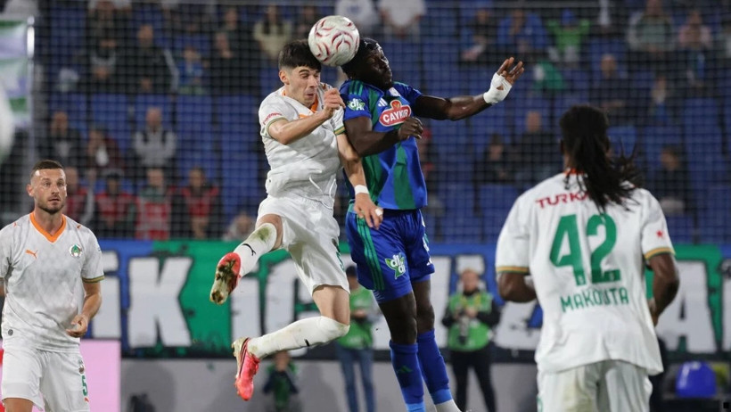 Çaykur Rizespor kendi kalesine attı, Alanyaspor kazandı - Resim : 1
