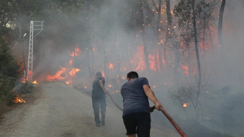 Antalya'da yangın kabusu: Alevler evlere dayandı, tahliyeler başladı - Resim : 3