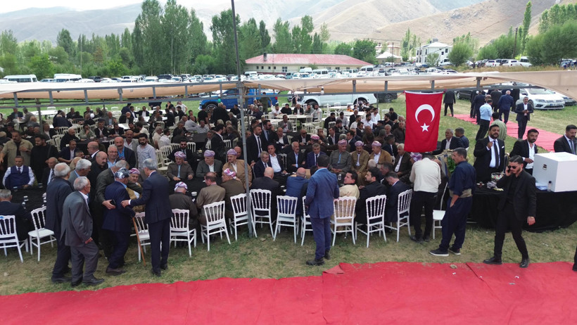 Üç ülkenin insanı aynı sofrada buluştu: Sınır ötesi düğün - Resim : 1
