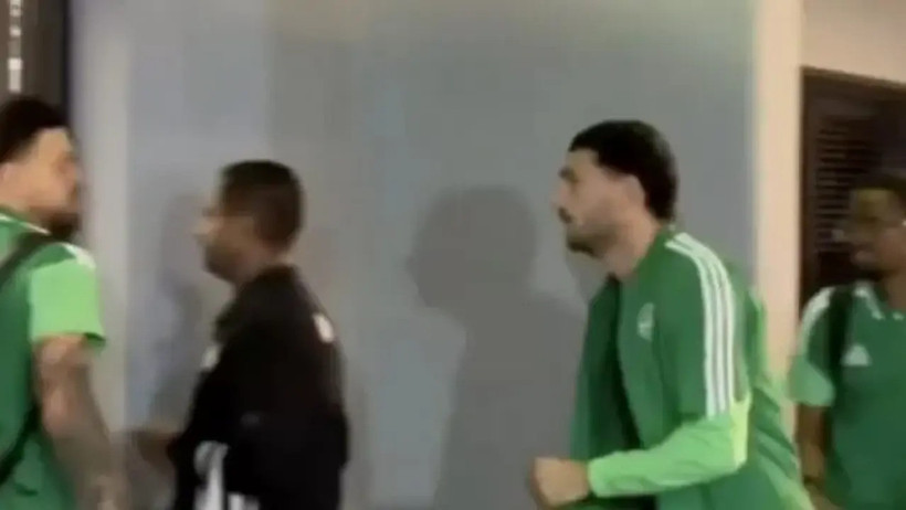 Milli futbolcu Merih Demiral soyunma odasını bastı: O paylaşım çileden çıkardı - Resim : 1