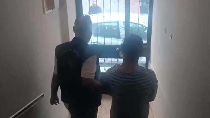 İzmir’de klavye operasyon: Çok sayıda kişi gözaltına alındı - Resim : 1