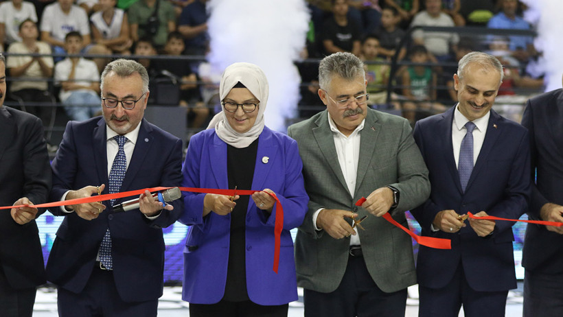 Kocaeli'ne 300 milyon liralık yatırım: 9 salonlu spor kompleksi açıldı - Resim : 1