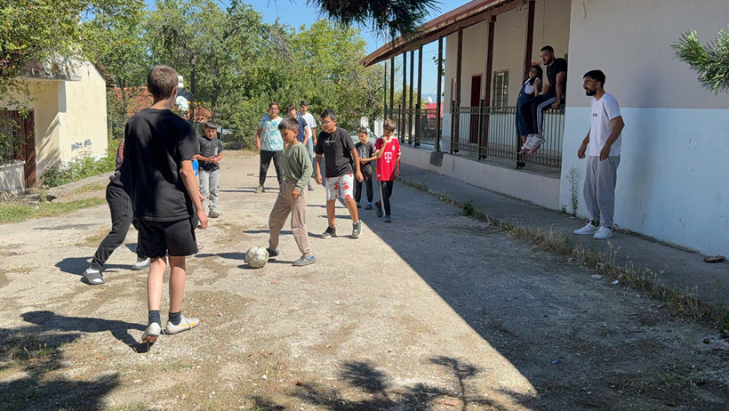 Futbol sevgisiyle yanıp tutuşan çocuklar köyde 6 takımlı lig kurdu - Resim : 5