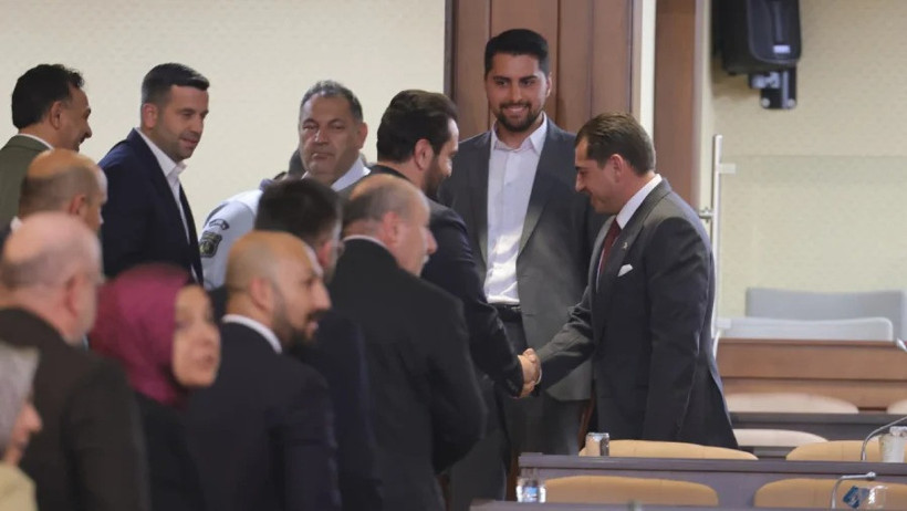 İBB Meclis üyesi Ekrem Eray Arda CHP'den istifa etti: AK Parti'yle tokalaştı - Resim : 1