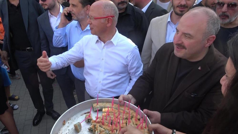 Bursa’da börek siyaseti: Varank’tan Özel’e “hamur” muhalefeti - Resim : 1