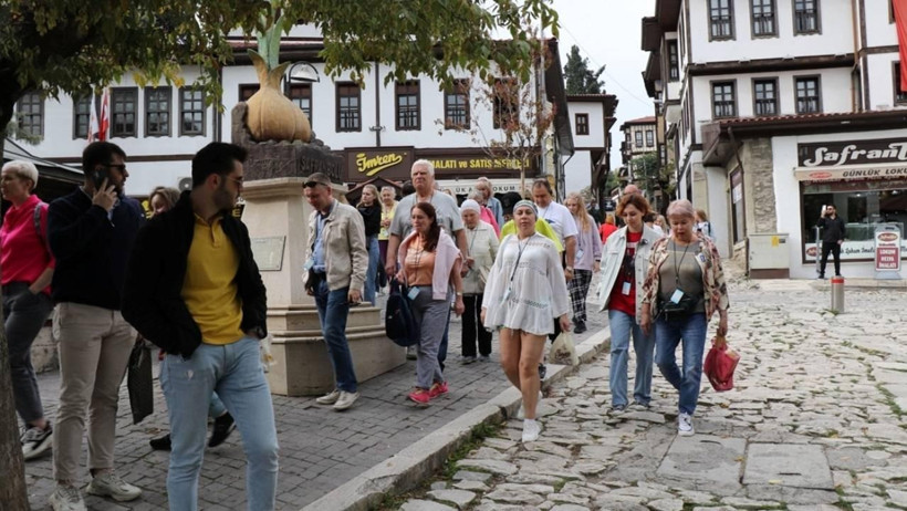 Safranbolu'da hafta sonu yoğunluğu: Tarihi sokaklar turistlerle doldu - Resim : 1