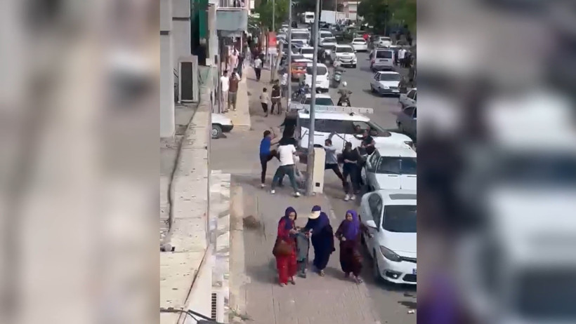Taş ve sopalarla birbirlerine girdiler: 9 yaralı - Resim : 3