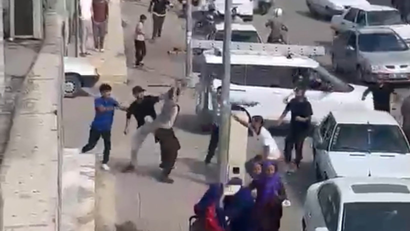 Taş ve sopalarla birbirlerine girdiler: 9 yaralı - Resim : 1
