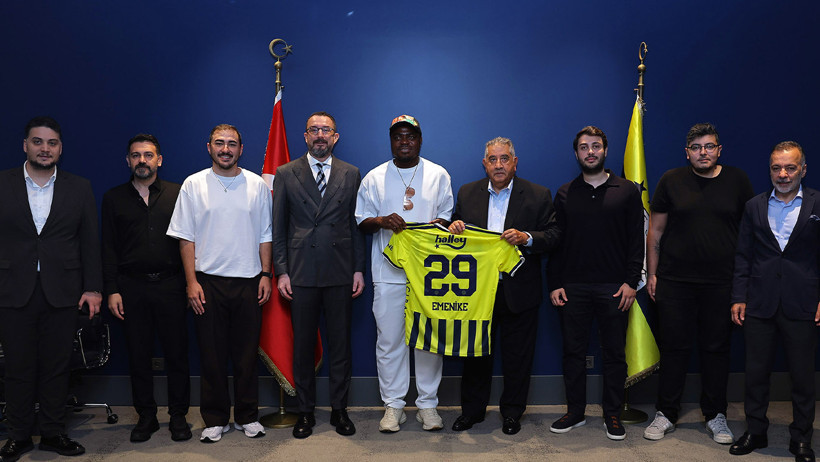 Emenike yıllar sonra Fenerbahçe'yi ziyaret etti - Resim : 2