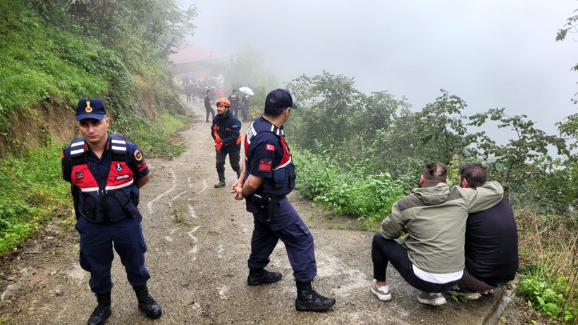 Trabzon'da heyelan: Beton kırarken toprağın altında kaldı, hayatını kaybetti - Resim : 1