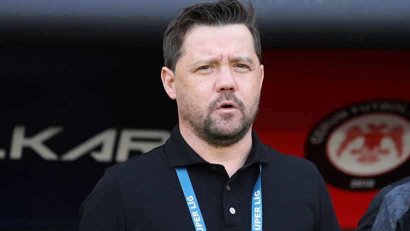 Süper Lig ekibi tarihi başarıya imza atan teknik direktörle yollarını ayırdı - Resim : 2