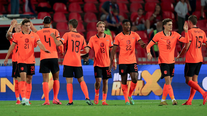 Hollanda yeni golcüsüyle Sırbistan'ı devirdi: Xavi'nin ilk galibiyeti - Resim : 2