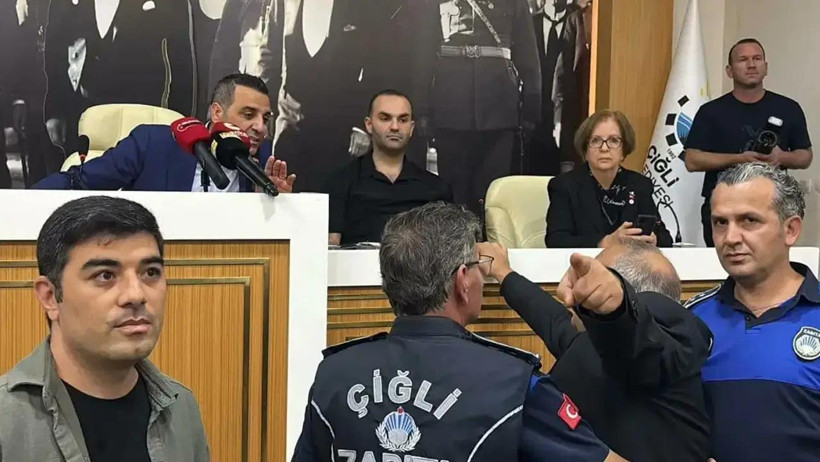 Çiğli Meclisi’nde “serinleten” hoş geldin: CHP’den AK Parti’ye geçişin bedeli su şişeleri oldu - Resim : 2