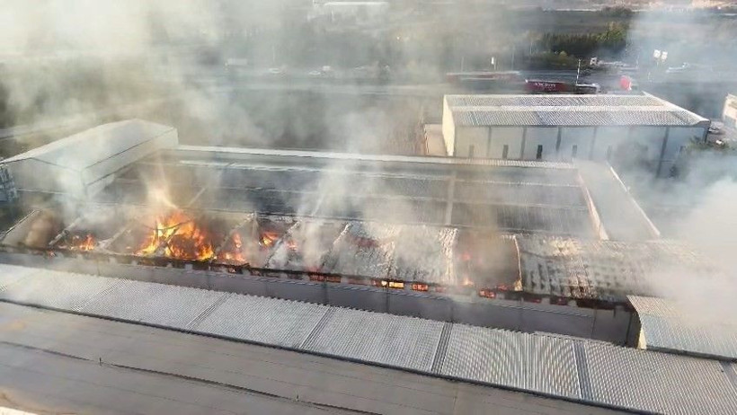 Bursa’da siyah dumanlar gökyüzünü kapladı: Kepçe ve tanker desteği istendi - Resim: 1