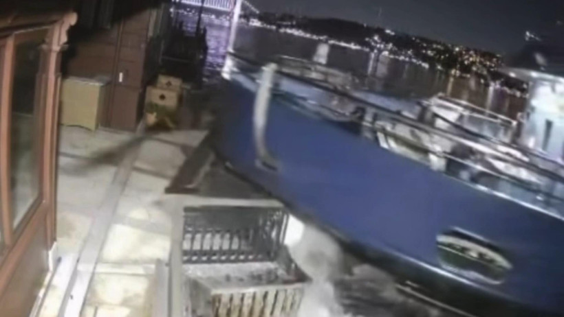 Üsküdar'da yolcu vapuru yalıya çarptı - Resim : 2