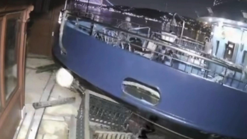 Üsküdar'da yolcu vapuru yalıya çarptı - Resim : 2