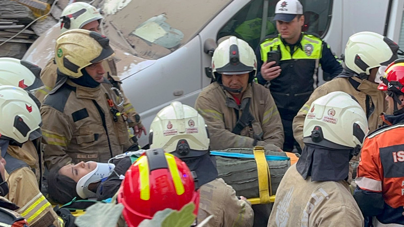 İstanbul Maltepe'de 7 katlı bina çöktü: Enkazda kalanlar var - Resim : 5