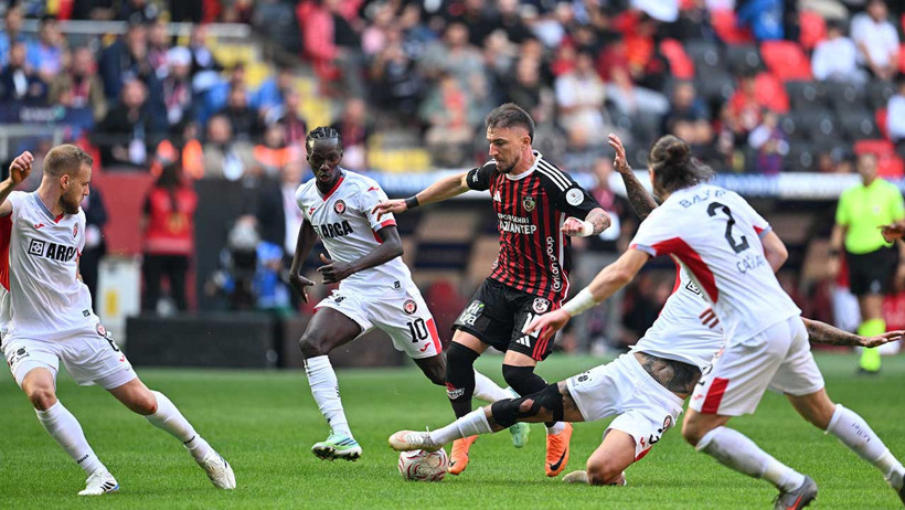 Burak Yılmaz eski takımına acımadı: Çorum FK'de 3 gollü başlangıç - Resim : 2