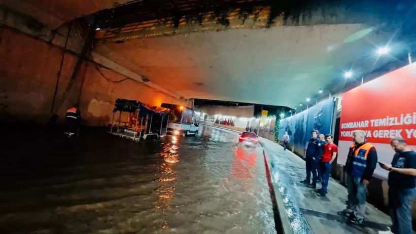 Zincirlikuyu'da ana su borusu patladı: Trafik kilitlendi - Resim : 3