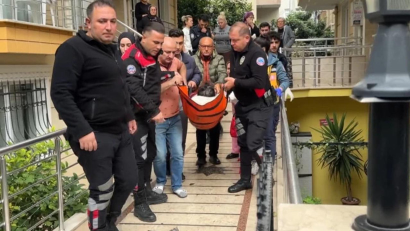 Trafikte yol verme tartışması dehşete dönüştü: Evine kadar takip edip bıçakladılar - Resim : 1