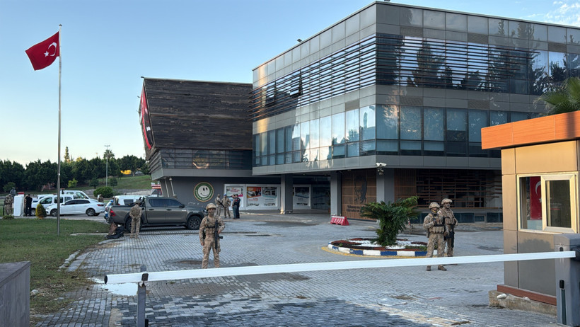 Çukurova Belediyesi'ne operasyon: Gözaltılar var - Resim : 2
