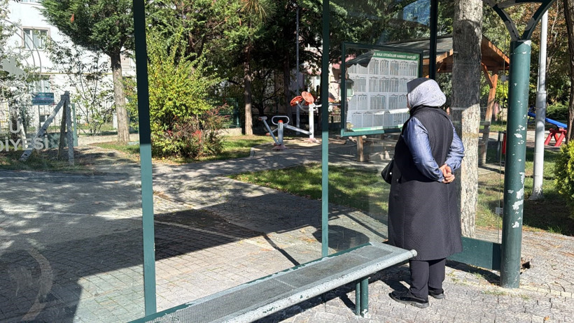 Şehir magandaları durağı harabeye çevirdiler - Resim : 1
