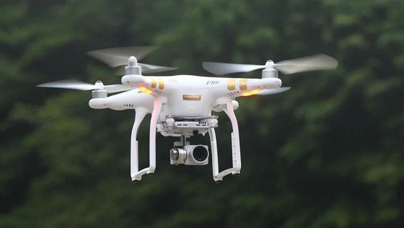 Fransa'da askeri üslerin üzerinde gizemli dronlar tespit edildi - Resim : 1