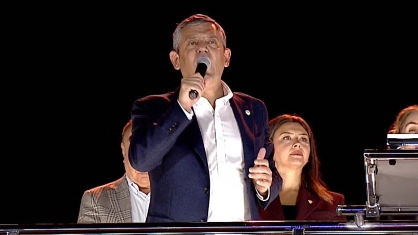 Halk TV önünde kayyum protestosu: Özgür Özel vatandaşlara seslendi - Resim : 1