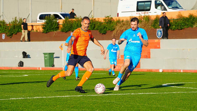 Başakşehir veteranları Zenit'i dostluk maçında 3-2 yendi - Resim : 1