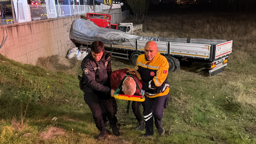 Eskişehir’de TIR duvara ok gibi saplandı: 2 yaralı - Resim : 4