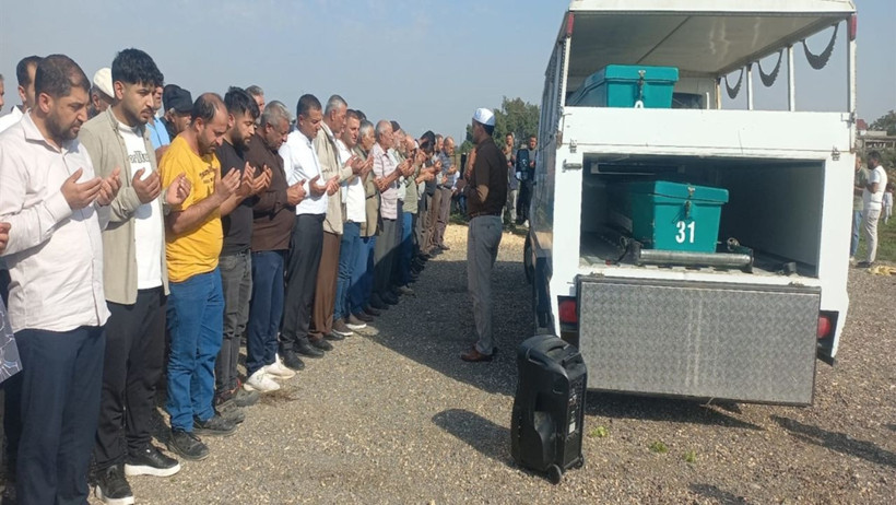 Hatay'da kazada ölen anne kız son yolculuğuna uğurlandı - Resim : 1