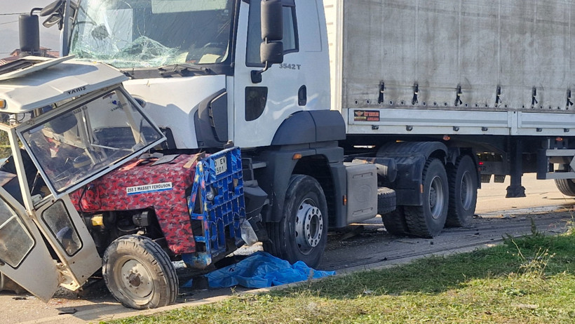 Tokat’ta askeri malzeme taşıyan TIR ile traktör çarpıştı - Resim : 3