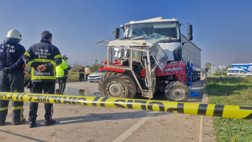 Tokat’ta askeri malzeme taşıyan TIR ile traktör çarpıştı - Resim : 1