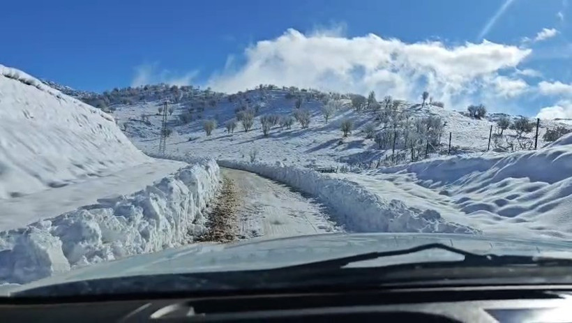 Kar altında hayatta kalma savaşı! Ekipler karlı yolları a&ccedil;ıp hastayı yetiştirdiler - Resim : 3