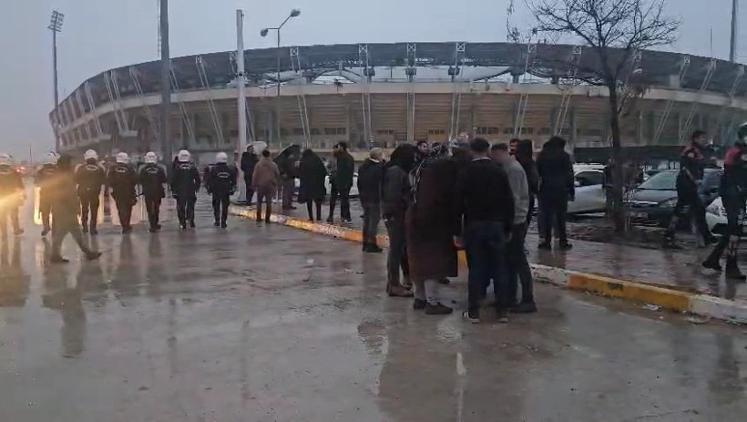 Seçim meydan savaşına döndü: TOMA devreye girdi: 1 ‘i polis 14 yaralı - Resim : 5