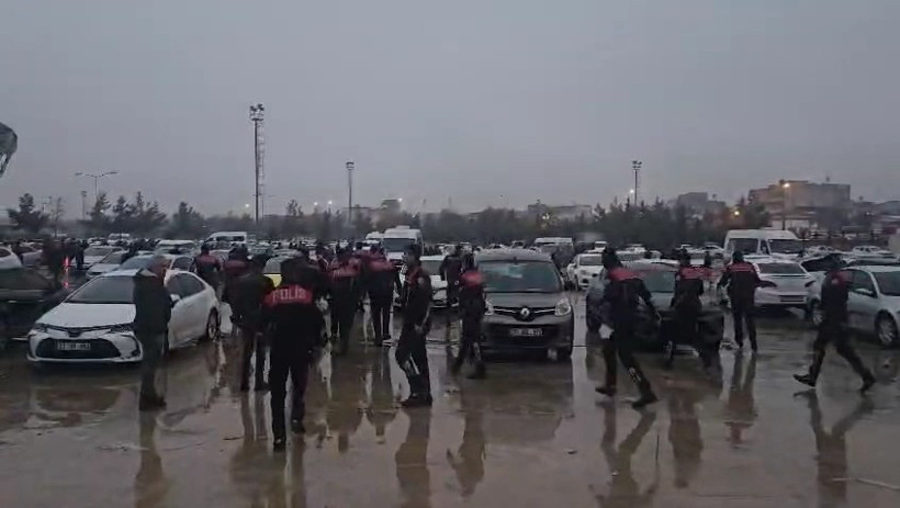 Seçim meydan savaşına döndü: TOMA devreye girdi: 1 ‘i polis 14 yaralı - Resim : 4