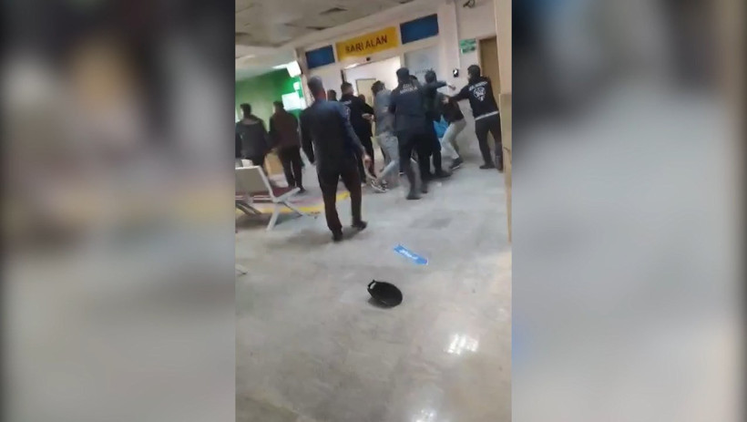 Acil servisi savaş alanına döndü: Husumet hastaneye taşındı - Resim : 2