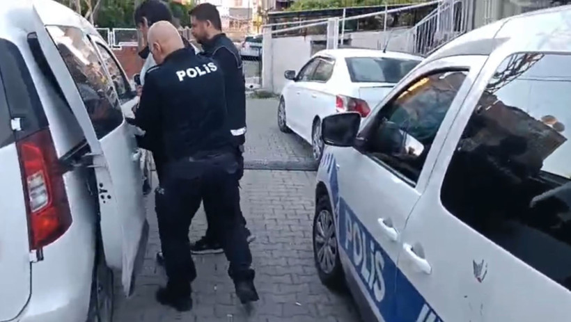 Dolaba girip çarşafa sarıldı: Polisten nefes kesen operasyon - Resim : 2