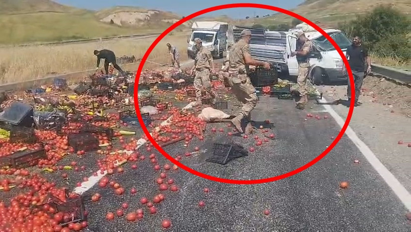 Kamyonet savruldu, yükü yola dağıldı: Jandarma seferber oldu - Resim : 2