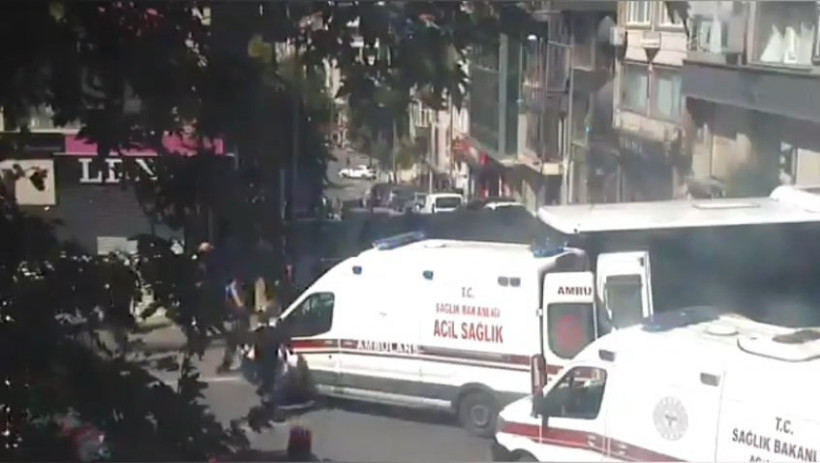 İstanbul'da yolcu otobüsü ile ambulans çarpıştı: Ortalık savaş alanına döndü: 5 yaralı - Resim : 2
