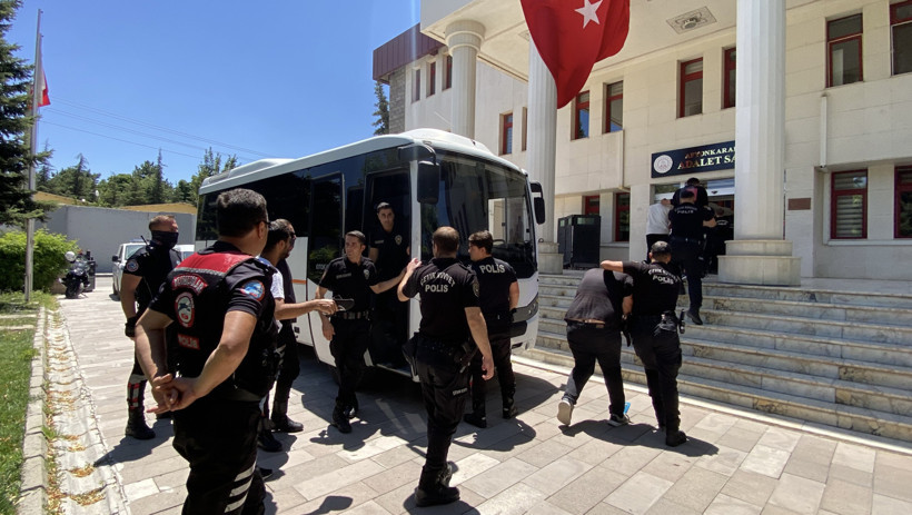 Minibüs durağı kavgası kanlı bitti: Başkanı pompalı tüfekle vurdu - Resim : 1