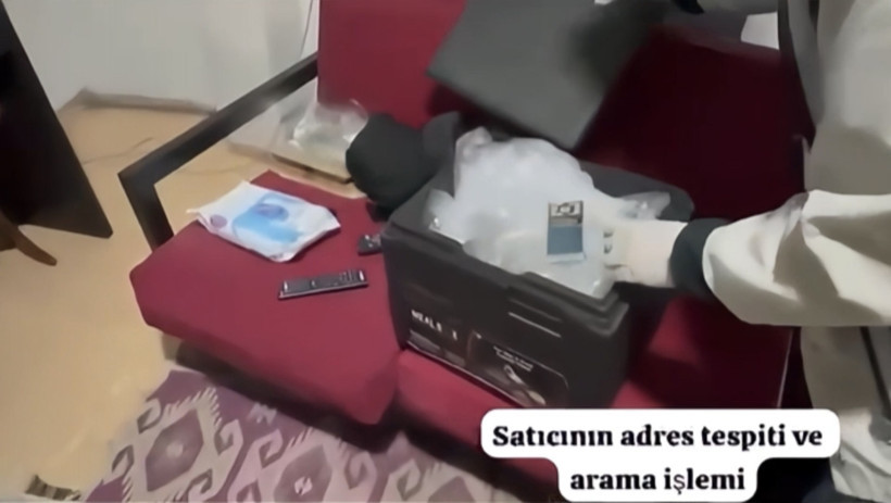 Beyoğlu’nda sokak torbacısı suçüstü yakalandı - Resim : 4