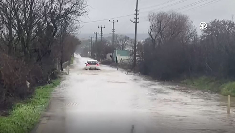 Ayvacık’ı sağanak vurdu: Sokaklar nehir oldu… Tarlalar suya gömüldü… - Resim: 8