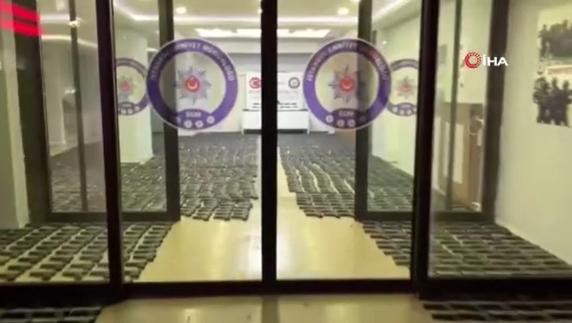 İstanbul’da büyük operasyon: Toprak altında binlerce silah parçası ele geçirildi - Resim : 2